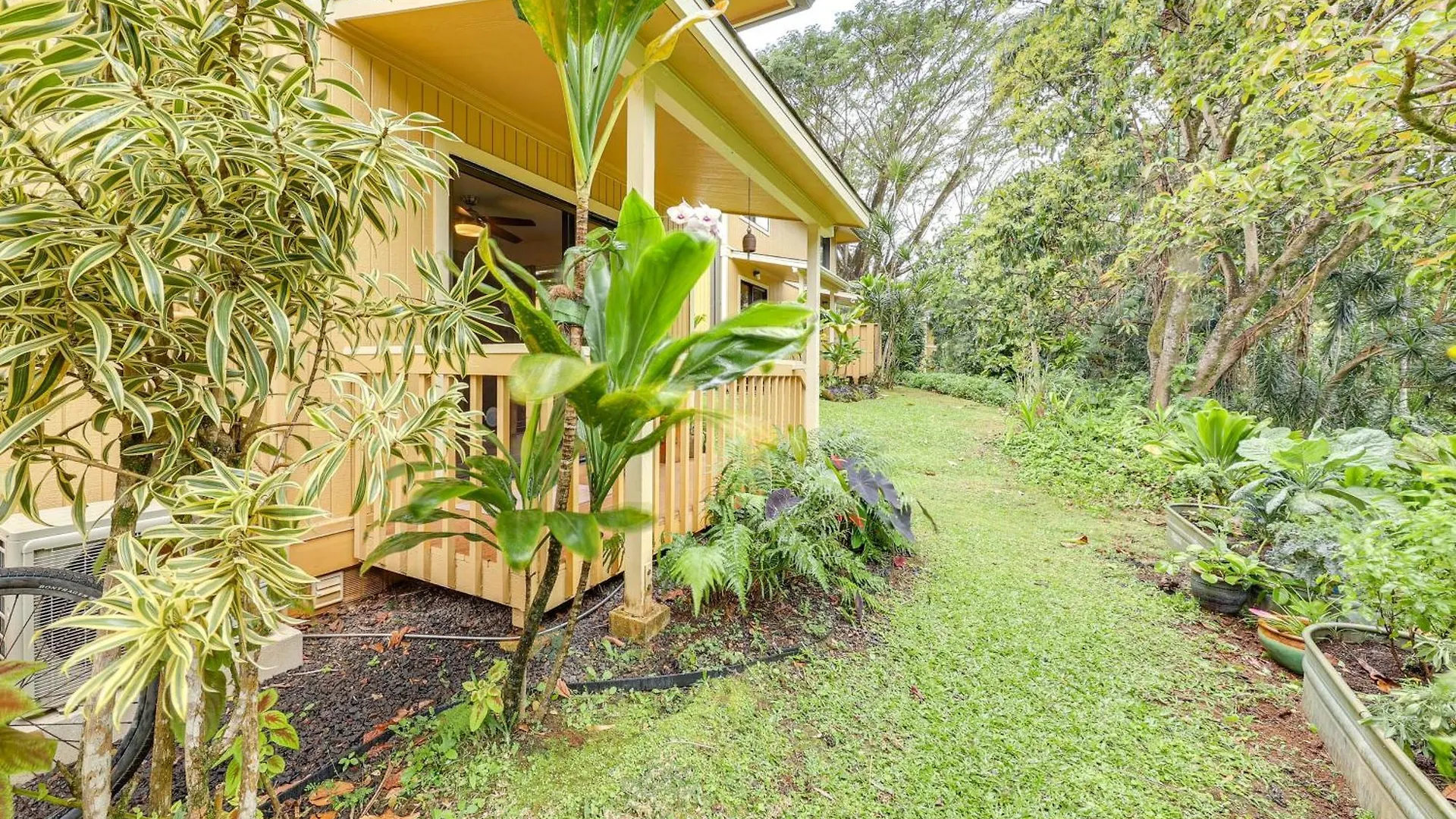 Princeville Condo With Private Sauna About 2 Mi To Beach